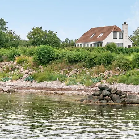 Sissela - 5m From The Sea By Interhome