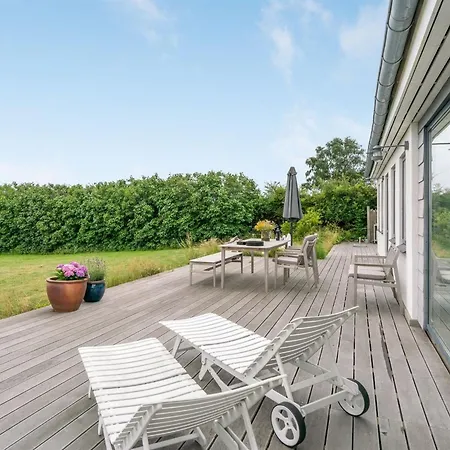 Sissela - 5m From The Sea By Interhome *